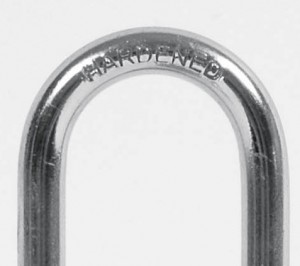 The wording "hardened" on the shackle indicates that it is made of hardened steel.