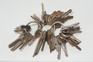If our house has various accesses, the number of keys grows quickly (photo by Pennuja).