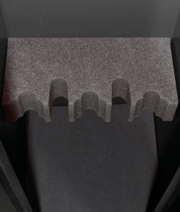 The photo shows the barrel support (at the top) and the butt support (at the bottom) of a Viro security cabinet. The thickness of the barrel support should be noted, which is able to hold double-barrelled rifles or ones fitted with sights
