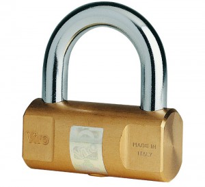 A normal padlock can also be used as a crown lock, provided it is of good quality, such as the Viro cylindrical padlock.